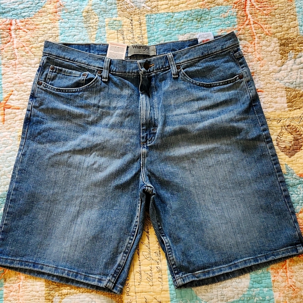 Mens Wrangler shorts size 36